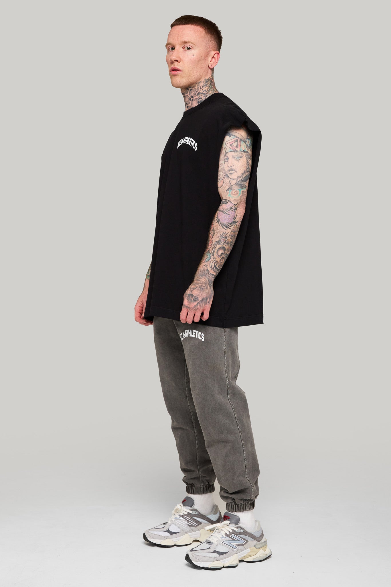 MZA - BLACK SLEEVELESS TEE